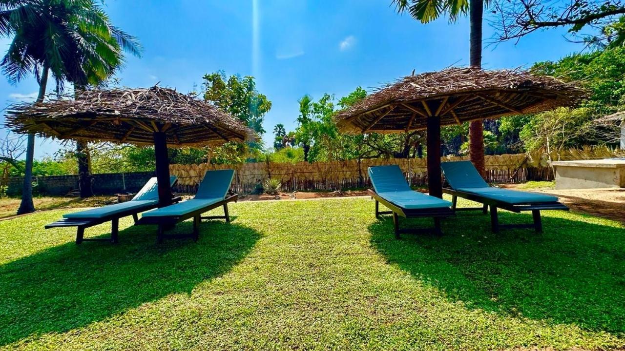 108 Palms Beach Resort Тринкомалі Екстер'єр фото
