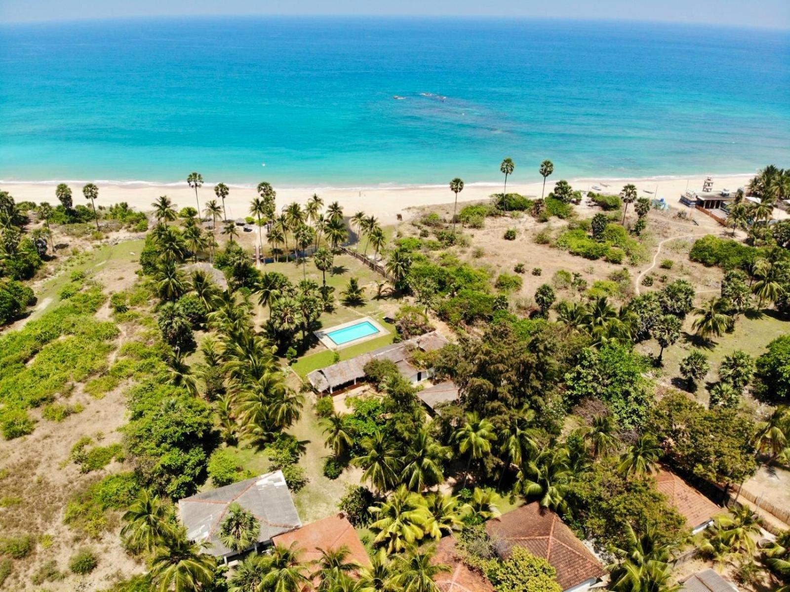 108 Palms Beach Resort Тринкомалі Екстер'єр фото